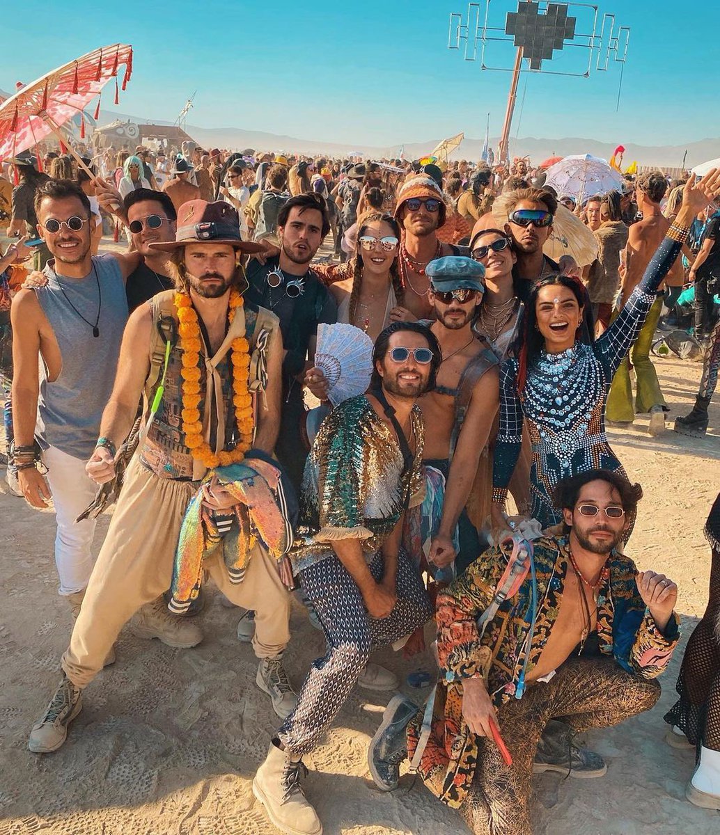 EstiloDF on Twitter "Aislinn Derbez y Alejandro Speitzer asistieron al