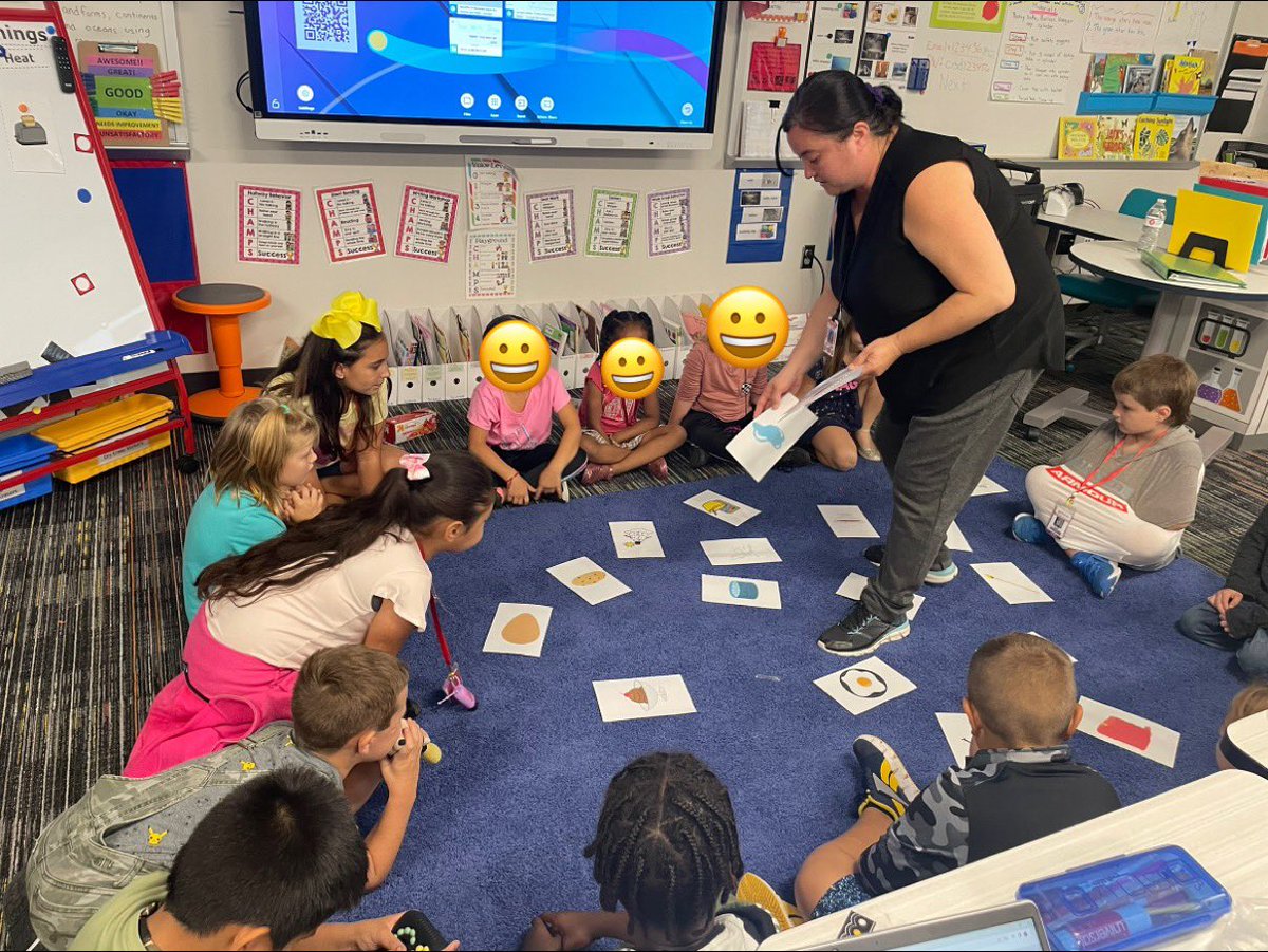 DonielleRodrig3's tweet photo. 2nd grade, Mrs. Volkmer’s class, doing states of matter and heat changes things experiment. We ❤️ SCIENCE. We ❤️ @CisdNorthside  @ClevelandISDTX https://t.co/ylGvZbGQLt