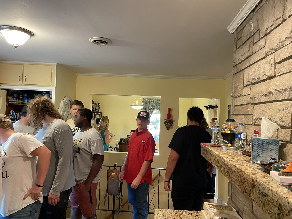 coach_singleton's tweet photo. Our family loved having the Boyle County Rebels Football lineman over again for a feast! 60 pork chops later and they are refueled and ready for another big test this Friday! #LeaveNoDoubt #theygoaswego #movepeople #gorebs https://t.co/2Hz6dy8nxx