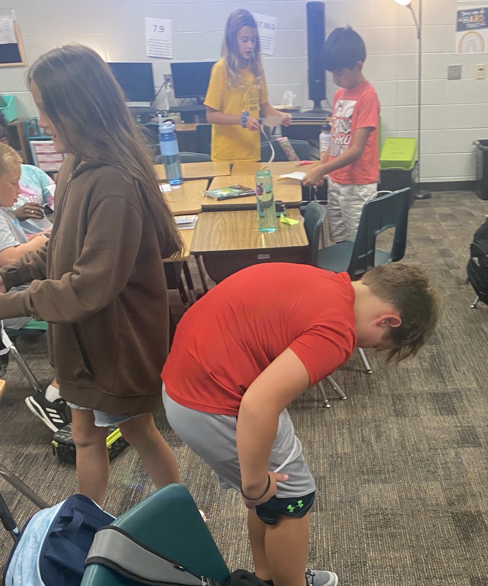mrs_taythomas's tweet photo. In a world where everything is instantaneous, it’s good to practice problem solving and persistence when things get tough! Challenged to fit their body through a piece of 📄. #productivestruggle #GTEvibes #howdoyousolveaproblem @HumbleISD_GTE https://t.co/hnOfvNSio5
