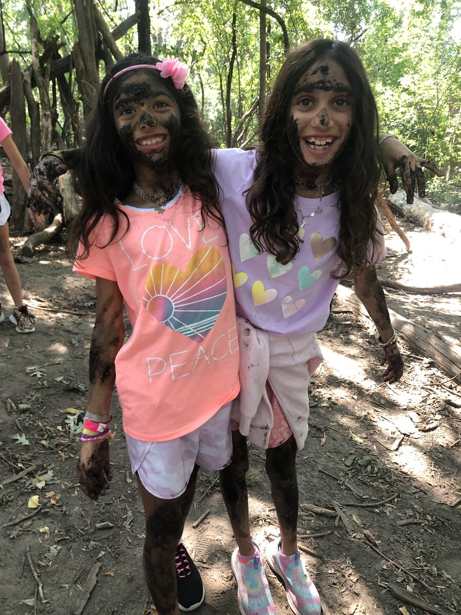 heyerlearning's tweet photo. #WildernessWednesday
Itβs a tradition!!!!!β€οΈ
First WW always involves #mud because #WeAreWashable!! And seriously, who doesnβt want more #smiles, #giggles, and #BellyLaughs in their life! #WeLoveOutdoorLearning #UsingOurSenses #SmilesForMiles https://t.co/uMTmvK8ncF