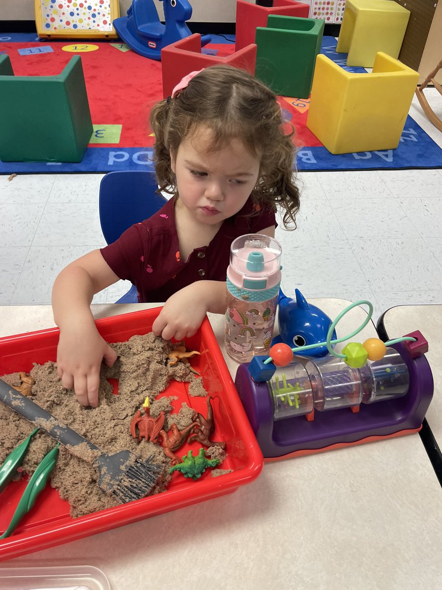 MrsShortECSE's tweet photo. Lots of fun fine motor activities today on #day2 of school! Today we did a dino dig! #buildingthebestSPS #ECSETeacher @SPS_SpecialEd @Navywife671 https://t.co/z6SHhaT6sf
