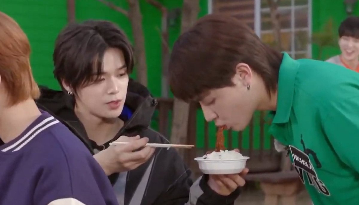 keiipics's tweet photo. k feeding his nicho 🥺

#andTEAM #andTEAM_K #andTEAM_NICHOLAS https://t.co/gGKvDET8p9