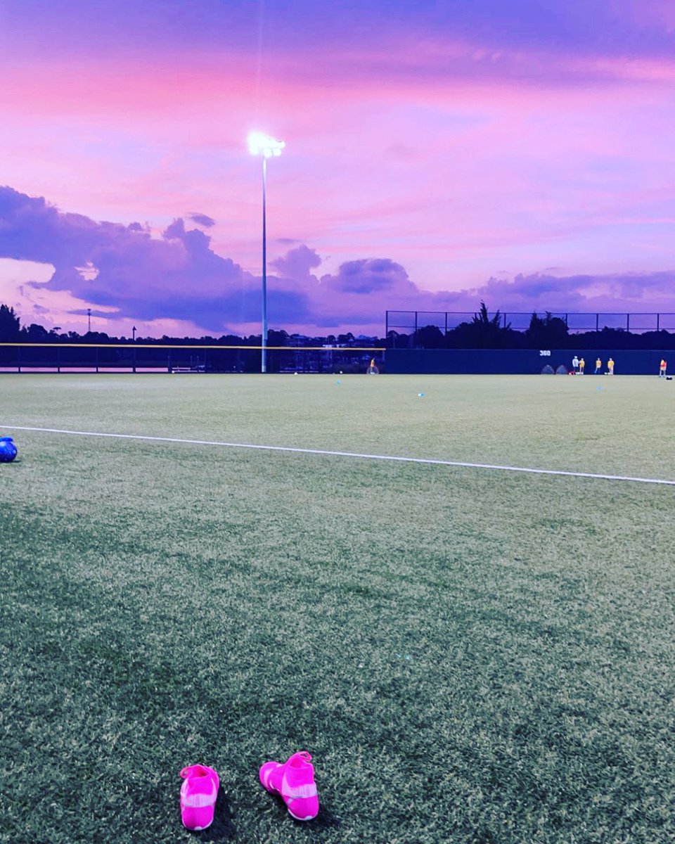 CHS_SoccerClub's tweet image. Soccer and Sunsets🌅⚽️😍

#chssoccer #chssoccerclub
#IndividualDevelopment