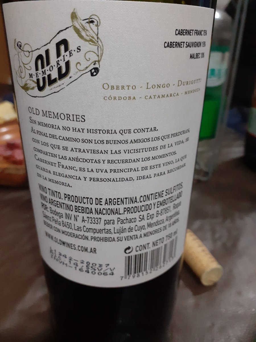 Cortando la semana con este blend de <a href="/DuriguttiWines/">Durigutti Winemakers</a>. 75% CF - 15% CS - 10% Malbec. Hermosa bomba de Las Compuertas
Salud🍷