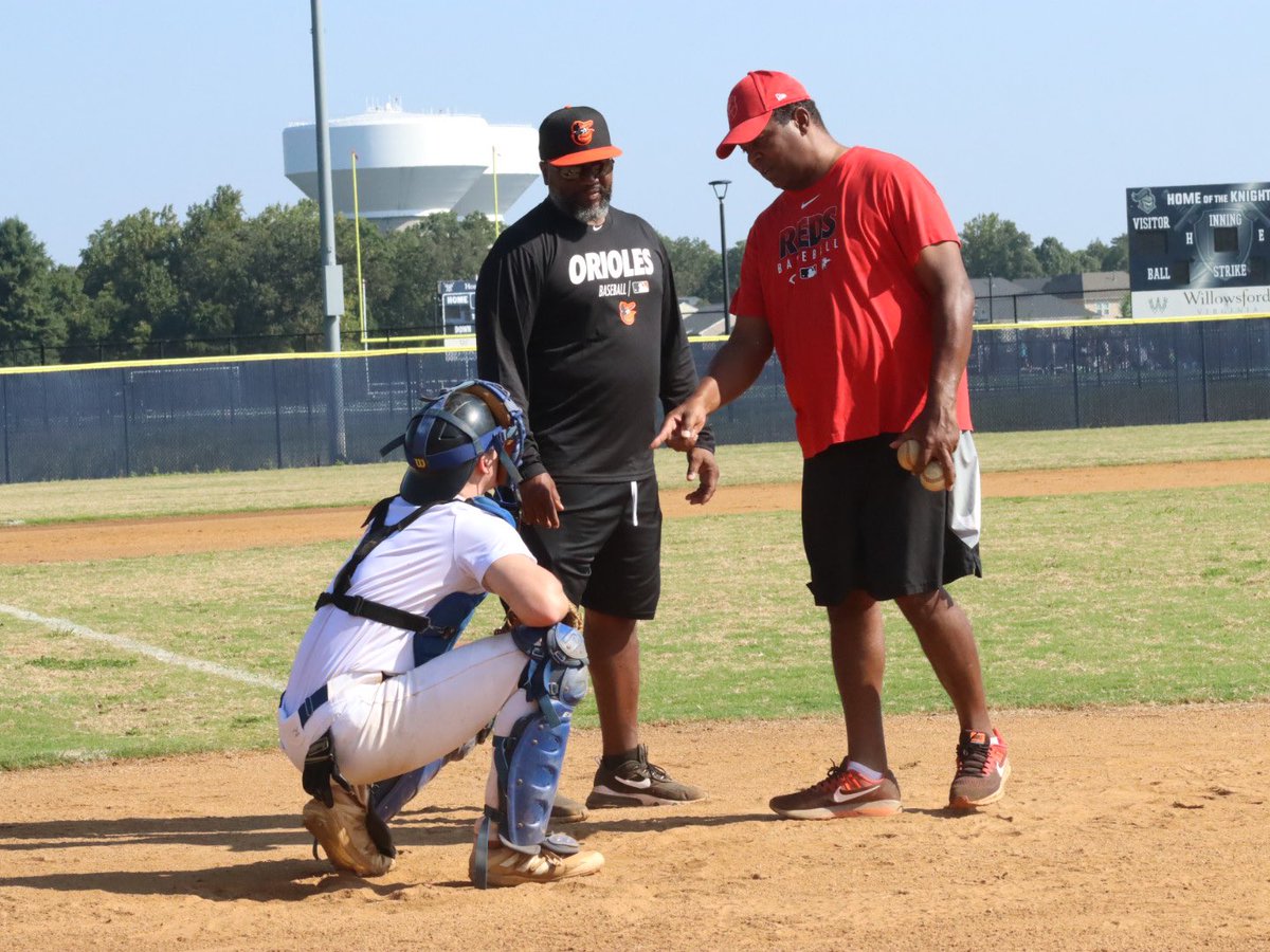 PRO TIP:  When MLB Scouts give you advice. Take it. 

Players at our Mid Atlantic Pro Scout Combine and Camp received feedback and instruction directly from MLB Scouts. 

#PrepareToPerform #mlbscouts #travelbaseball #baseballcamp