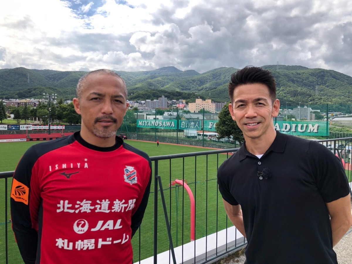 dosanko_wide's tweet image. あすのスポーツコーナーは
コンサドーレの小野伸二選手とOBの大森健作さんが、
クラブの未来と愛を語り尽くす「コンサEYE」を放送!
テーマは「残留争い」と「サポーター」です!!
(撮影時のみマスクを外しています)
#どさんこワイド朝
#小野伸二 #大森健作
#コンサ #コンサドーレ
#黒赤 #J1