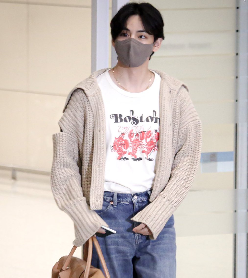 everyone look at my pretty princess my dainty pretty boy hes so babygirl he deserves to be spoiled and admired by everyone