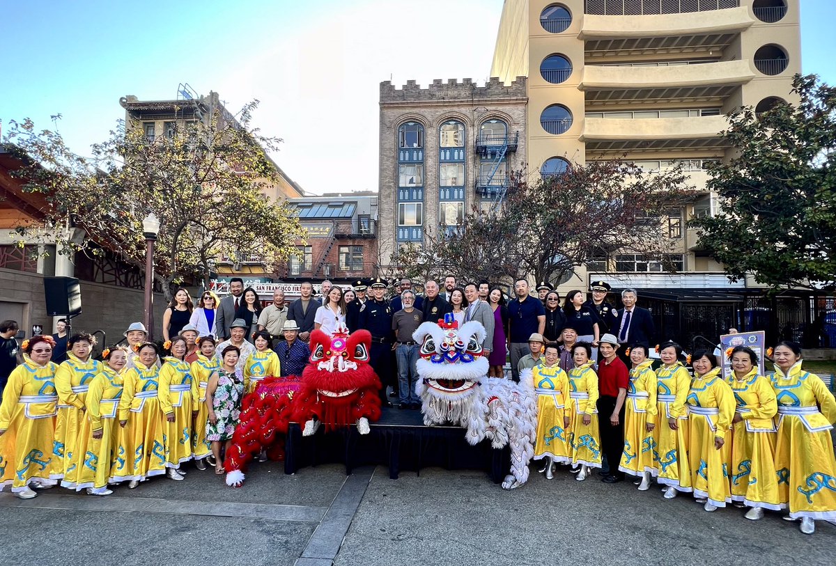 Enjoyed being part of this evening’s 8th Annual Chinatown Night Out, a chance to recognize the good work @SFPD police officers do in our community. As we try to #StopAAPIHate, such partnerships are crucial to keep our seniors & neighbors safe.