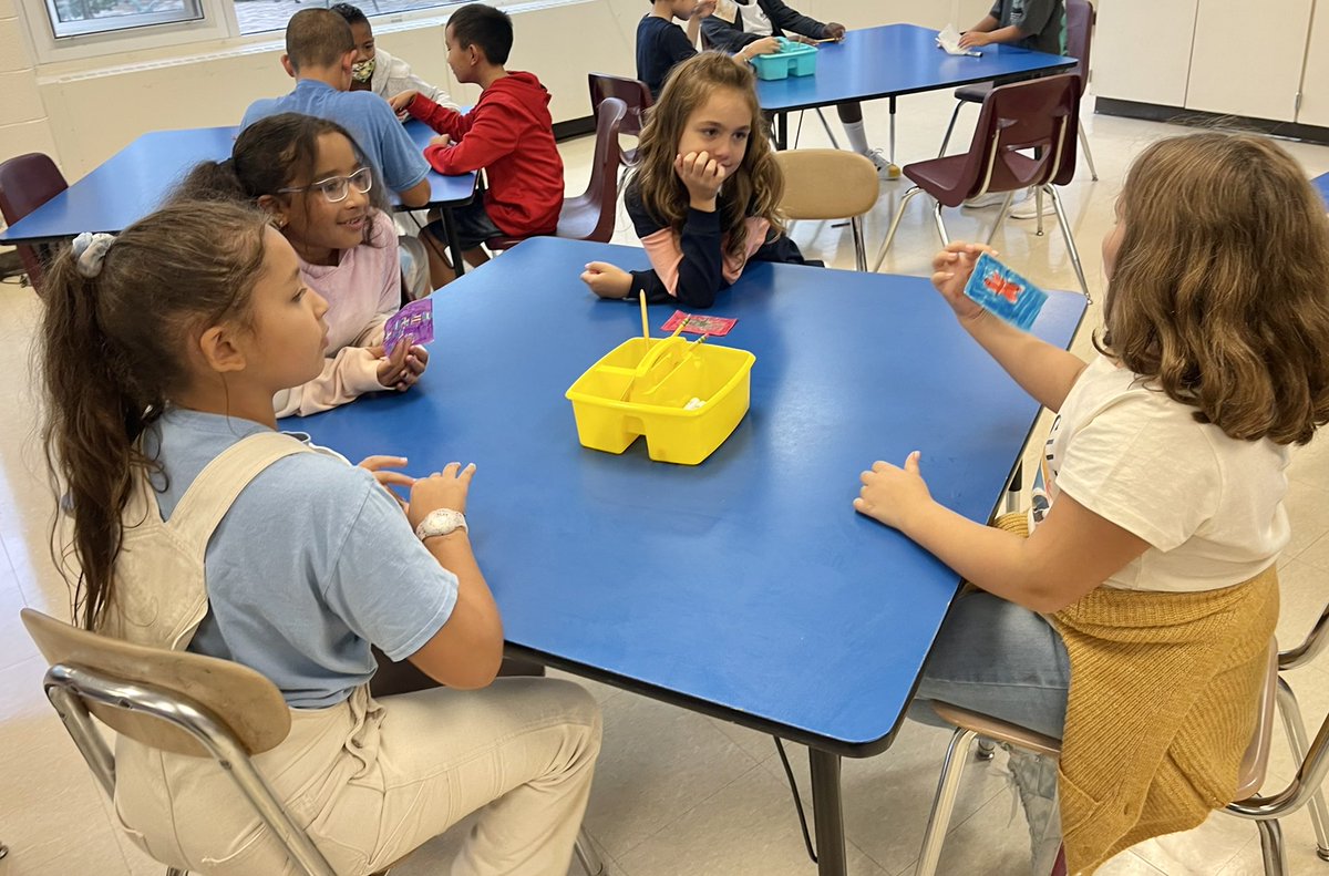 ArtwithMsSiegel's tweet photo. Happy first day of school from the Viola Art Room!!! 🎨🖍
We’re kicking off the year by learning about each other through creating and sharing! We love using art to make connections and build relationships! #OneSuffern @ViolaAchieves @SuffernCSD https://t.co/ghTnzw2jTy