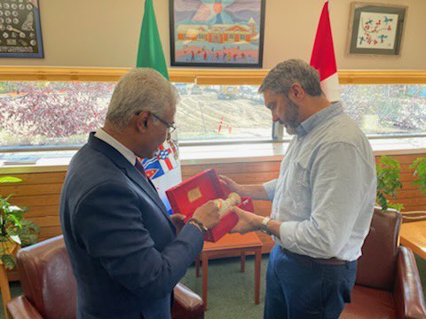 Thank you Premier Hon. Sandy Silver @Premier_Silver for receiving CG @ManishGIfs in your office at #Whitehorse today. Discussion focused on a wide range of issues including greater economic engagement bw India 🇮🇳 & Yukon. @HCI_Ottawa @RanjPillai1