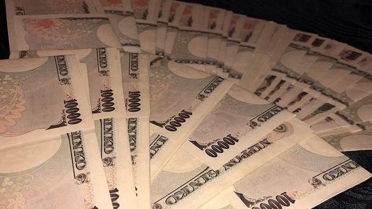 1日10万円を10名様に配布していきます。

【参加方法】
①フォロー＆リツイート
②固定ツイートのRT