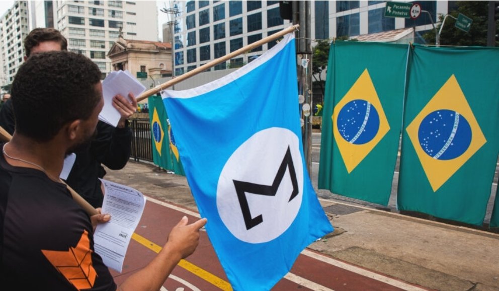 jpdoficial1's tweet image. Enquanto bolsonaro usava o Dia da Independência para fazer campanha eleitoral e de sua performance sexual, representantes do movimento integralista (o fascismo brasileiro) desfilavam livremente nas manifestações. 

O bolsonarismo e tudo que o cerca têm que acabar.