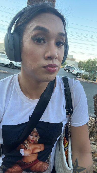 Omg it&rsquo;s hot. Can anyone send me a few bucks purty please 😁 I need to Take an unplanned Uber to Luxor