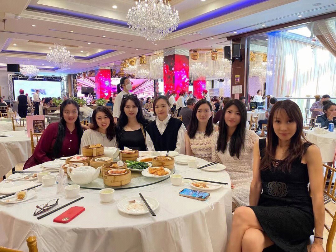 Chengmeili9's tweet photo. Let me show you the beauties of our team.✌️ https://t.co/iYTvZkgh2S