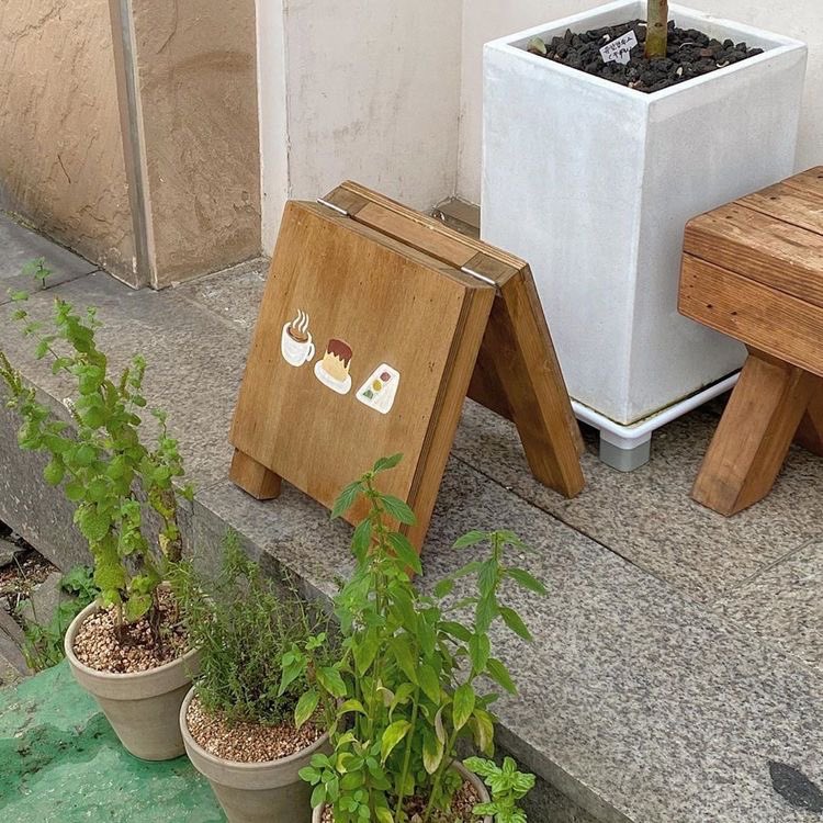 ͏ ⠀⠀⠀⠀⠀⠀

͏ ⠀⠀⠀
͏ ⠀⠀ 
𖤬 sns update    ✦    mitsuki logs
22년09월08일    ꗃ    at   shibuya

 ͏͏͏͏͏͏
good morning. was early at nekofein today. lots of customers are good for business but it can be hectic too. will you visit me today? i may give pastries for free!

͏