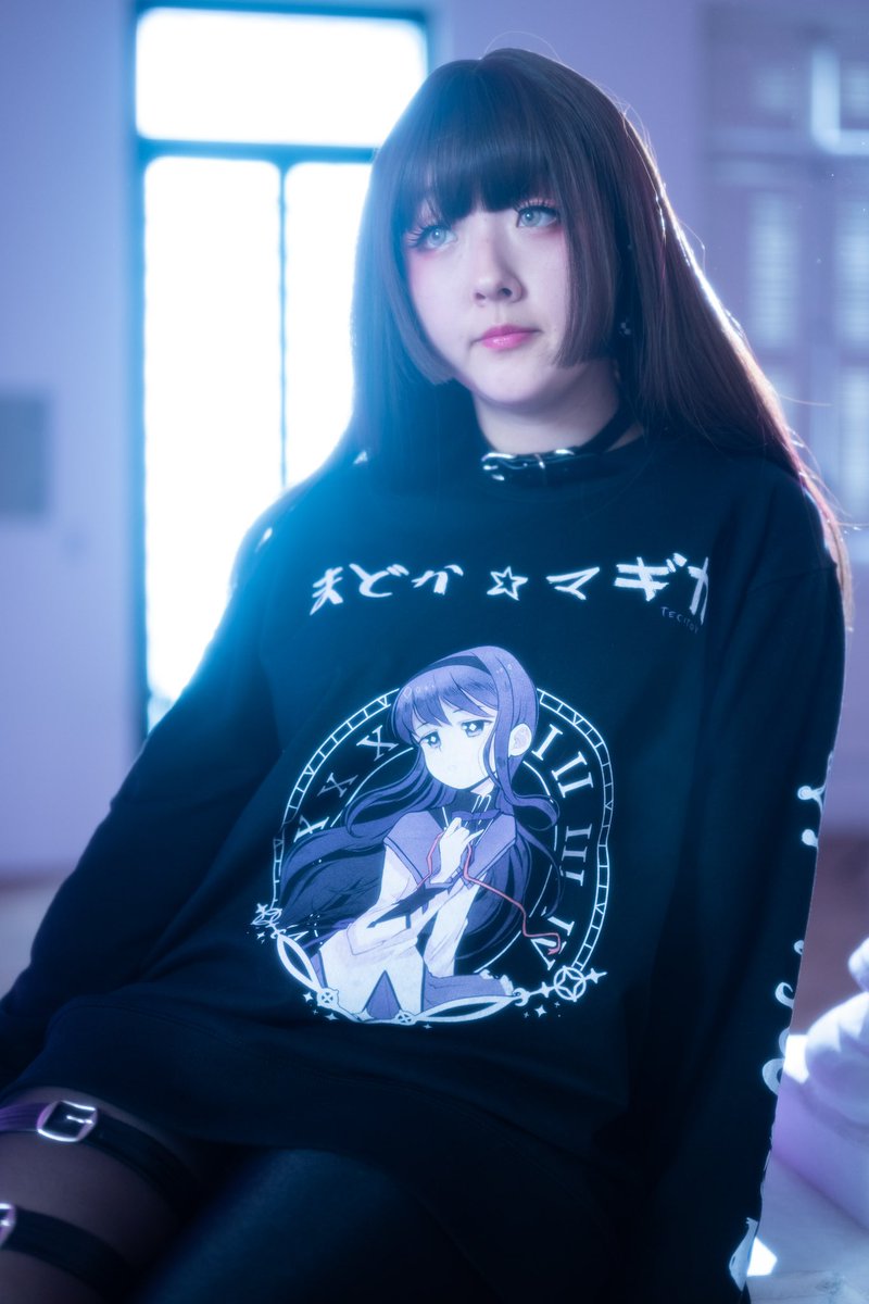_casterclass's tweet photo. HOMURA🦋 
sweatshirt fashion photos for @Tecitov Madoka Magica apparel ✨ 
Wish i had my hair like this but is damn curly https://t.co/rCe2iVp3n8