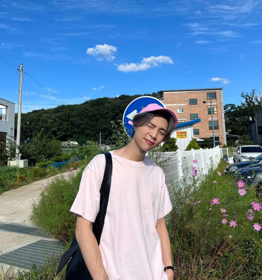 ⁣　　⁣
　　⁣
　　           あでぃ ———— 0908

　　proof of life. medyo buhay pa naman. 
　　⁣     nilamon lang ako ng law school.