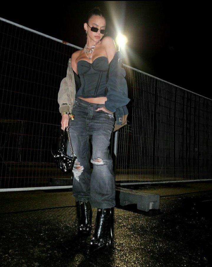 QGMarquezine's tweet photo. #RIR22 🕶
📸| Bruna Marquezine via Instagram https://t.co/dceyZOEPvk