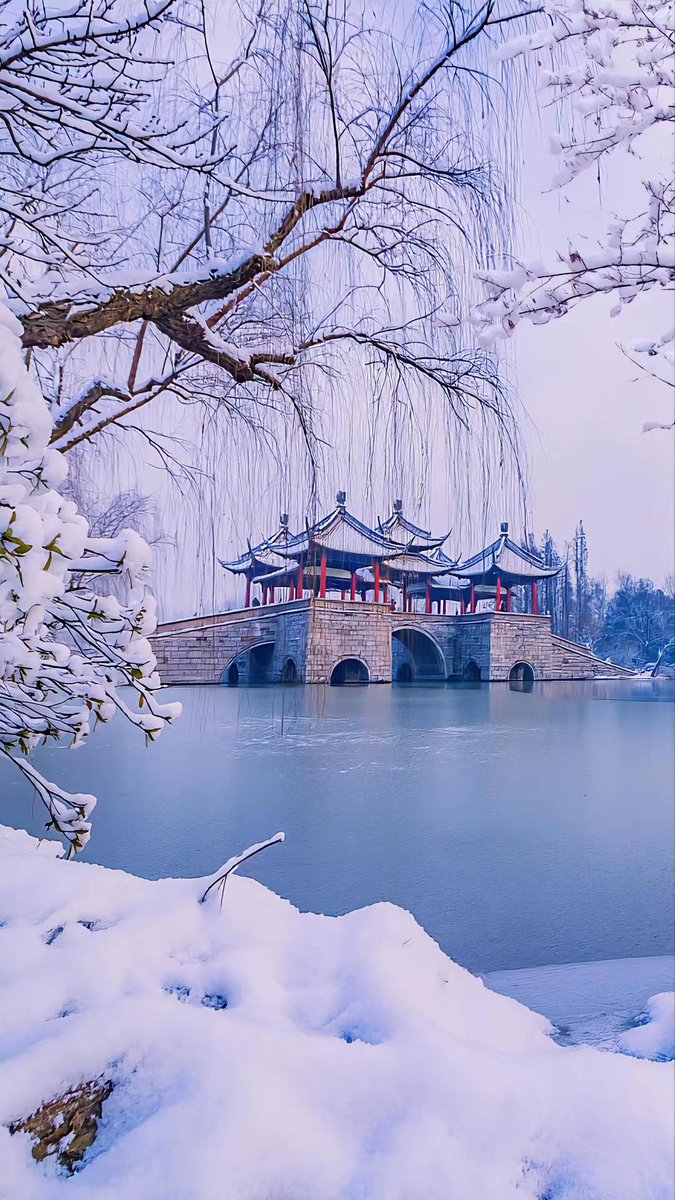 fo88884909's tweet photo. 欲把西湖比西子，淡妆浓抹总相宜
                             ——杭州西湖春夏秋冬美图 https://t.co/HbVVzbgVMX
