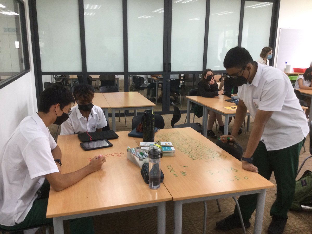 When learning turns into competition… Our Year 11 French 🇫🇷 and Spanish 🇪🇸 students have been kept on their toes in the last few lessons! <a href="/AliceSmithSch/">Alice Smith School</a> #KLASS_EP_Lang