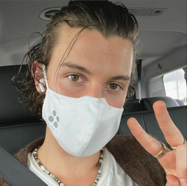 shwnmnes's tweet photo. I'M STILL ALIVE!!! https://t.co/ru3igHXimr