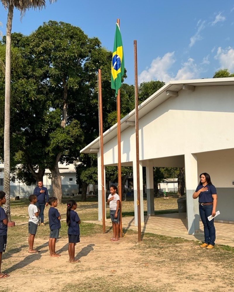 Independence Day in Brazil.  Happy 200th anniversary of independence from Portugal (September 7, 1822). Very pleased to be in Brazil on this historic day. 

Here Brazilian schoolchildren raising the flag at Jofre Velho, in the Pantanal region of southern Mato Grosso state.