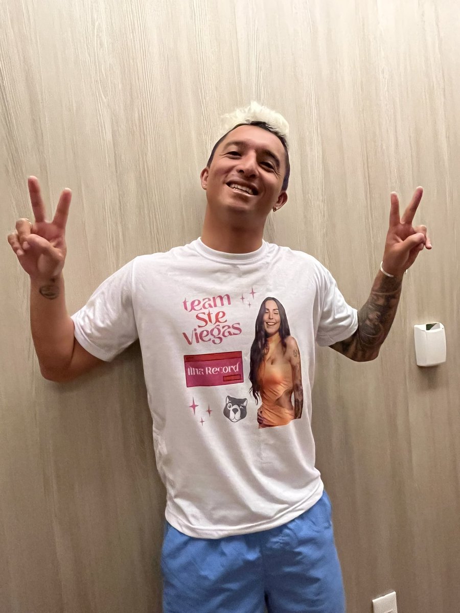 Juro que ele não foi obrigado a fazer essa foto hahahaha!! Aaain agora falando sério, estamos a todo vapor aqui no hotel votando muito em mim! Vamos continuar no ritmo! 🫰🏼
🗳 > recordtv.r7.com/ilha-record-2/…