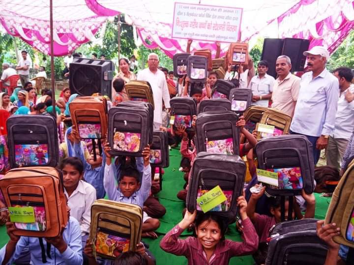 MintuIn75893528's tweet photo. On this #InternationalLiteracyDay lets participate in campaign started by @derasachasauda under which they are providing needy material to children for their study as well as paying their fees if required.
Inspired by Saint dr.@Gurmeetramrahim singh Ji.insan
#WorldLiteracyDay https://t.co/iMFpDSAmhV