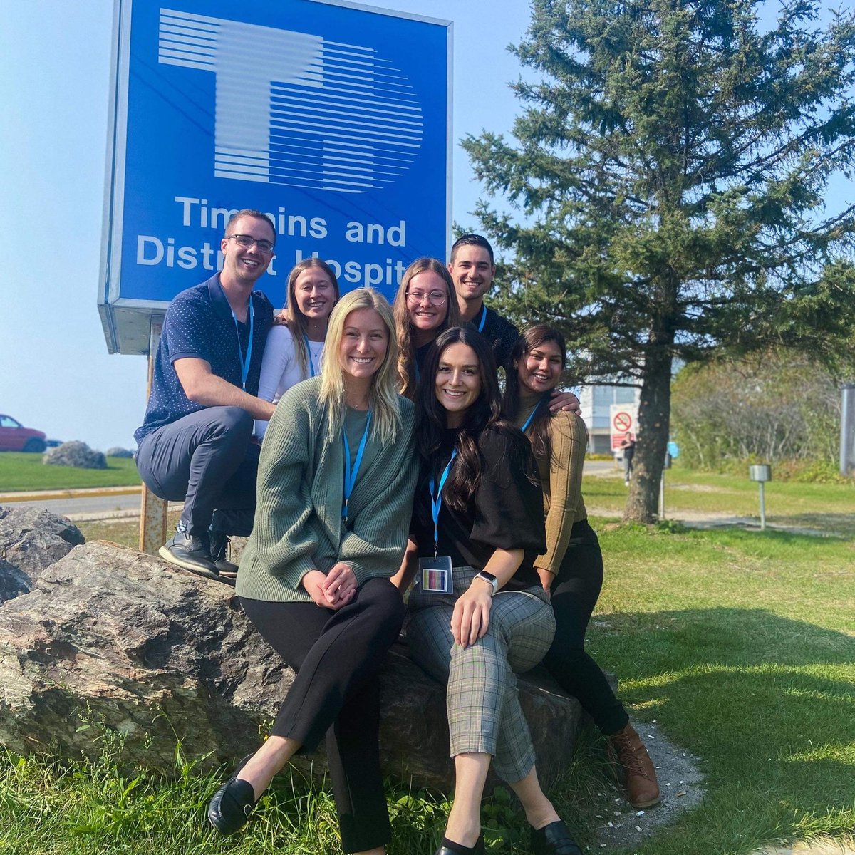 n_rammys's tweet photo. Day 1 as a clerk with a great gang at a great hospital! If you have any, drop your fav advice for us clerks trying to waddle our way through Y3 ⬇️🩺🐣 https://t.co/8lzLVmzJlj
