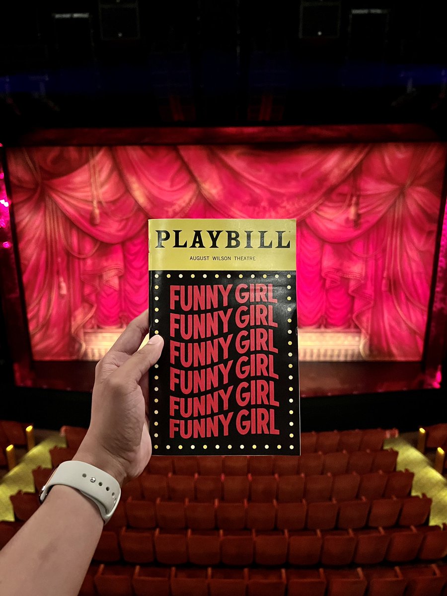 nephritis017's tweet photo. Second night of Lea Michele on Funny Girl and she got multiple standing ovation in the middle of the songs! She is the moment! She ate Don’t Rain on my Parade! ⭐️ @FunnyGirlBwy https://t.co/taty8D5HTF