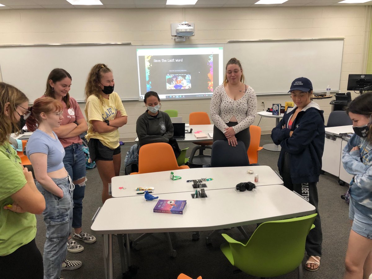 KCapLiteracy's tweet photo. Our #ETownLiteracyMethods students had a lot of fun with our inferencing table today! @EtownCollege @EDDeptEtown https://t.co/mR6UAYcpZZ