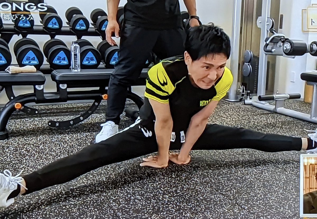 arapanman's tweet photo. 録画してあったSONGSの郷ひろみ回視聴。原武裕美という一人の男性が懸命に「郷ひろみ」という職業を全うしようとする姿に感心。66歳の今もコンサートツアー中でも週3回のトレーニングは怠らず、「継続は力なり」を信じ見事に実証している。外見のかっこよさだけでなく生き方そのものがかっこいい。 https://t.co/nhHF1ENZlA