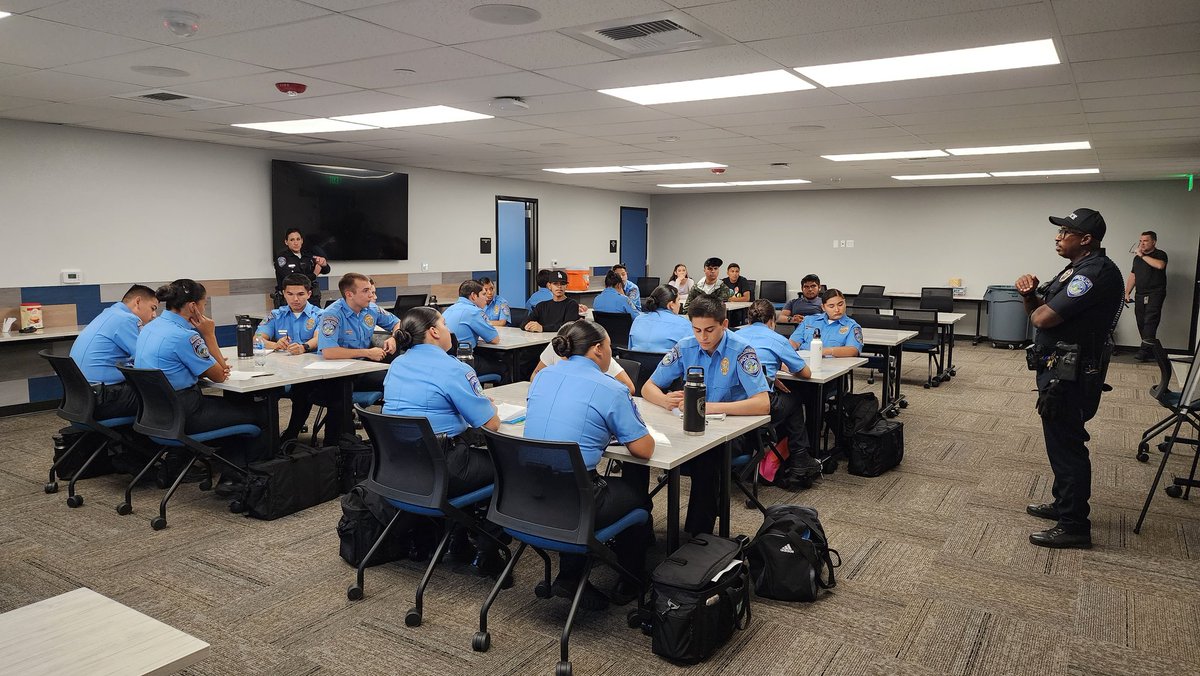 VVUSDPD's tweet photo. Today's lesson is about domestic violence. Preparations are underway for the next Explorer competition! #vvusdpd #explorerpost975 https://t.co/HDxDL23dQy