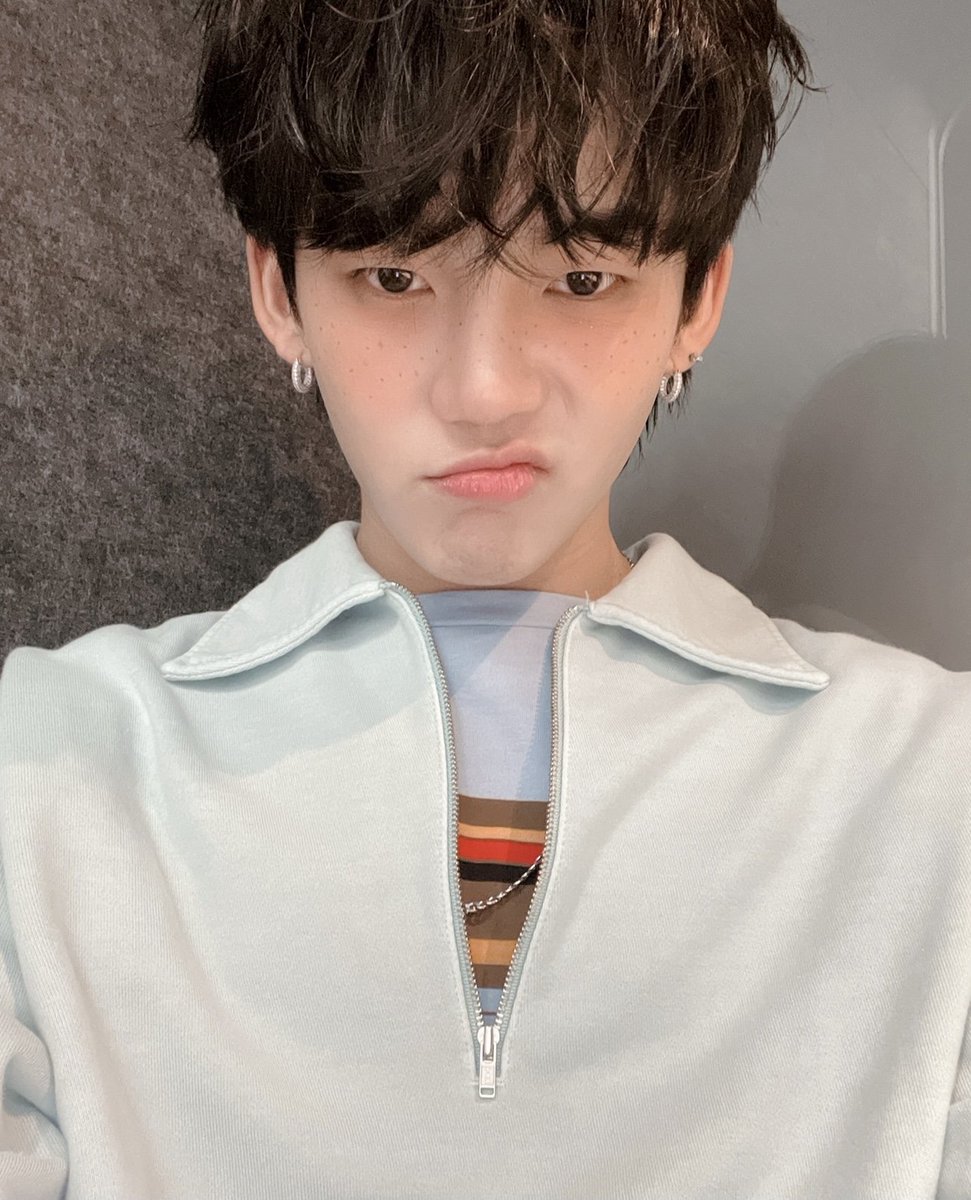 CHSLOOKS's tweet photo. 🍨🍭 #트레저 #최현석 #CHOIHYUNSUK https://t.co/nQgjoQZwxN
