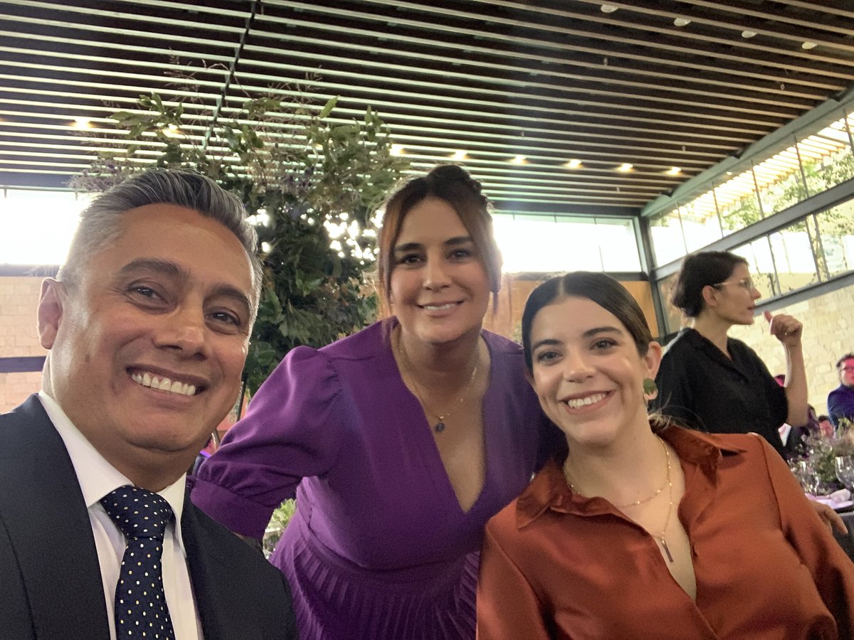FernandoPlatas's tweet photo. Siempre un gusto ver a tantas mujeres y hombres exitosos de este gran país @marthadebayle @AleOrozcoLoza @PaolaEspinosaOf @ElHijodelSanto @jesuscorona01 y muchos más‼️ #DespiertaMexico🇲🇽 @LideresMexicano #Los300  muchas gracias por la invitación https://t.co/2xA42gqBEW