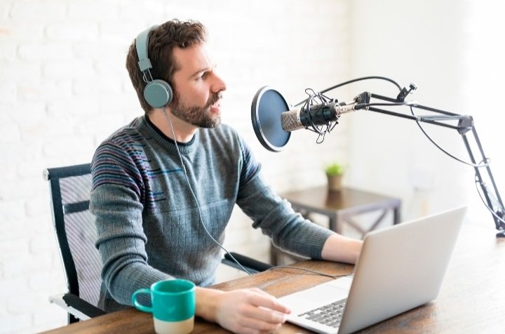 MazziniEsteban's tweet photo. El podcast es un contenido en audio, disponible a través de un archivo o streaming. La ventaja del podcast es que es un formato bajo demanda; el usuario lo escucha cuando desea hacerlo. Puede oírse en diversos dispositivos. @SimIntegrado @jpaguayb https://t.co/VP0Lqlpmz9