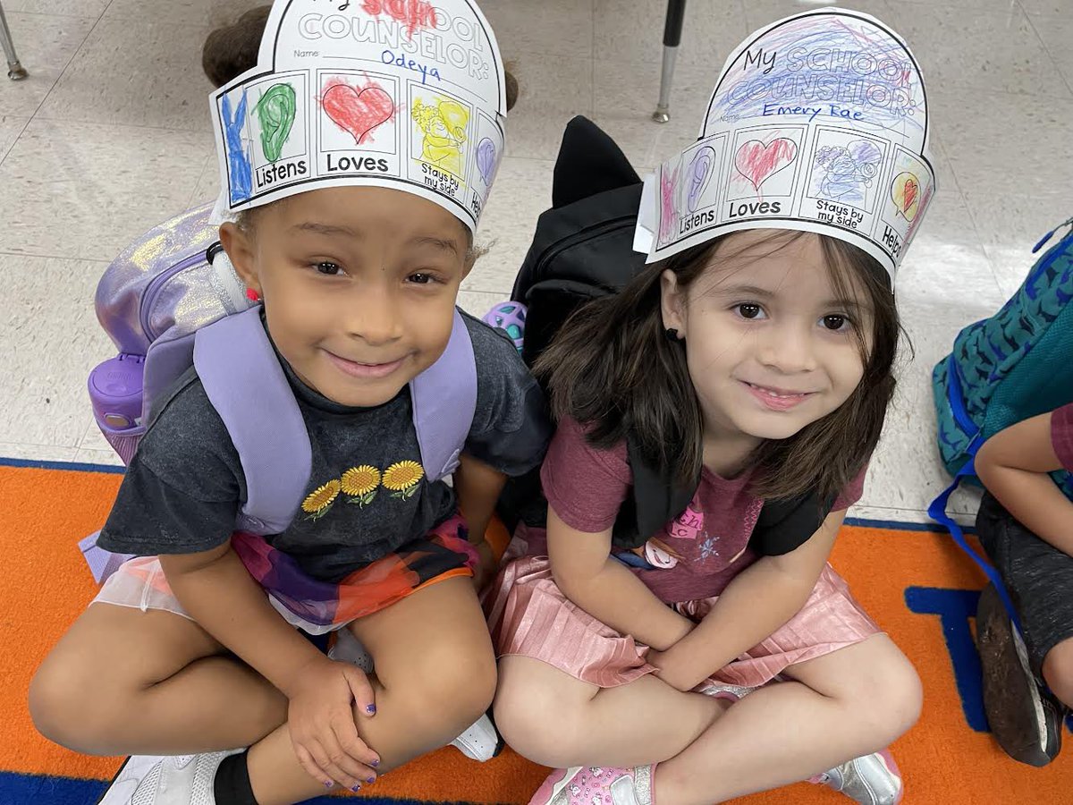 We had the best time with these Pre-K and Kinder cuties <a href="/NISDFernandez/">Fernandez Elementary</a>! They learned that their counselors will always be there to listen👂, to love ❤️, to help 👍 and to stand by their side through it all. We love our bulldogs! 🐾@frankjohnson75 <a href="/RZBarraza/">Rebecca Barraza</a>