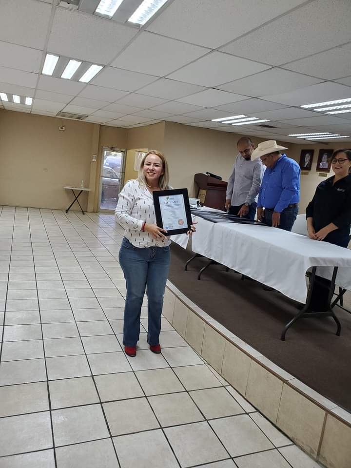 UCEBCN's tweet photo. Entrega de Certificados de Implementación de Buenas Prácticas Pecuarias en la Producción de Carne de Ganado Bovino en Confinamiento, Producción de Leche Bovina y Huevo para plato” los cuales obtuvieron una Certificación por parte de la autoridad Federal @SENASICA
#CEFPPBC https://t.co/X1mgRwpZYW