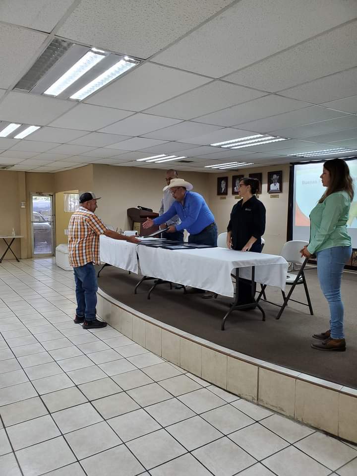 UCEBCN's tweet photo. Entrega de Certificados de Implementación de Buenas Prácticas Pecuarias en la Producción de Carne de Ganado Bovino en Confinamiento, Producción de Leche Bovina y Huevo para plato” los cuales obtuvieron una Certificación por parte de la autoridad Federal @SENASICA
#CEFPPBC https://t.co/X1mgRwpZYW