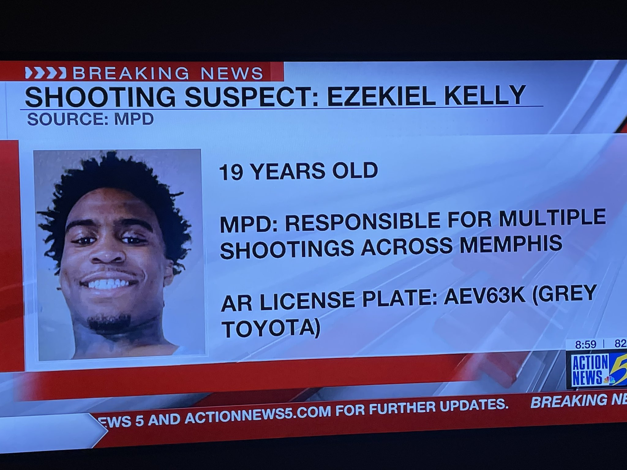 𝙎𝙥𝙚𝙣𝙘𝙚𝙧 𝘿𝙚𝙣𝙩𝙤𝙣 on Twitter: "Ezekiel Kelly still on the run in  Memphis as of 9 PM. Praying this ends soon. Live coverage on  @WMCActionNews5 now. https://t.co/anWp05apGY" / Twitter