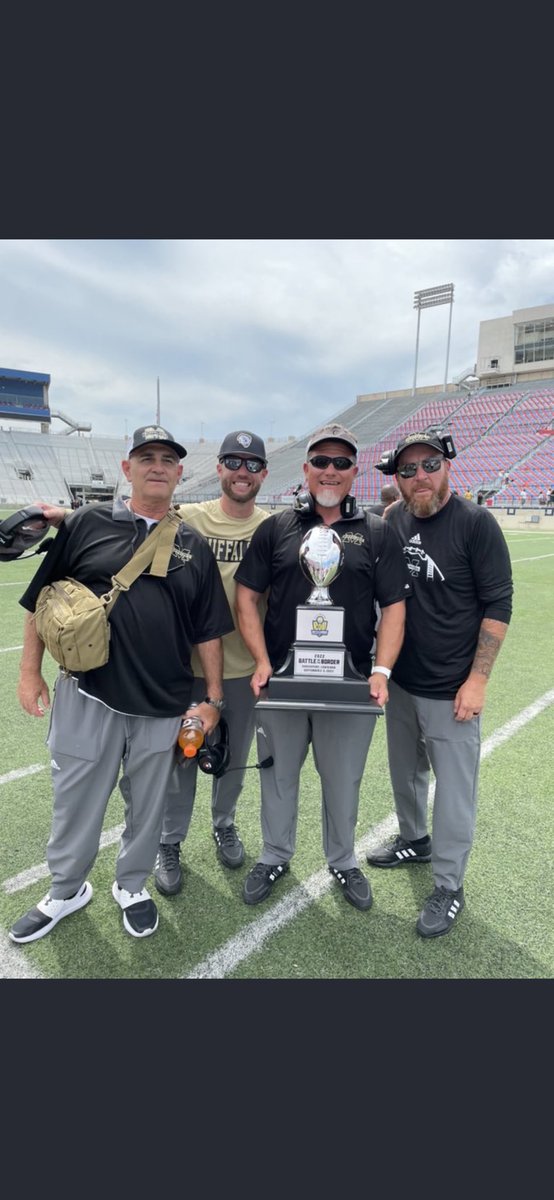 MurovetzZark's tweet photo. Who’s really the better coach here me or @CoachBurger22 https://t.co/zcjQmudKUY