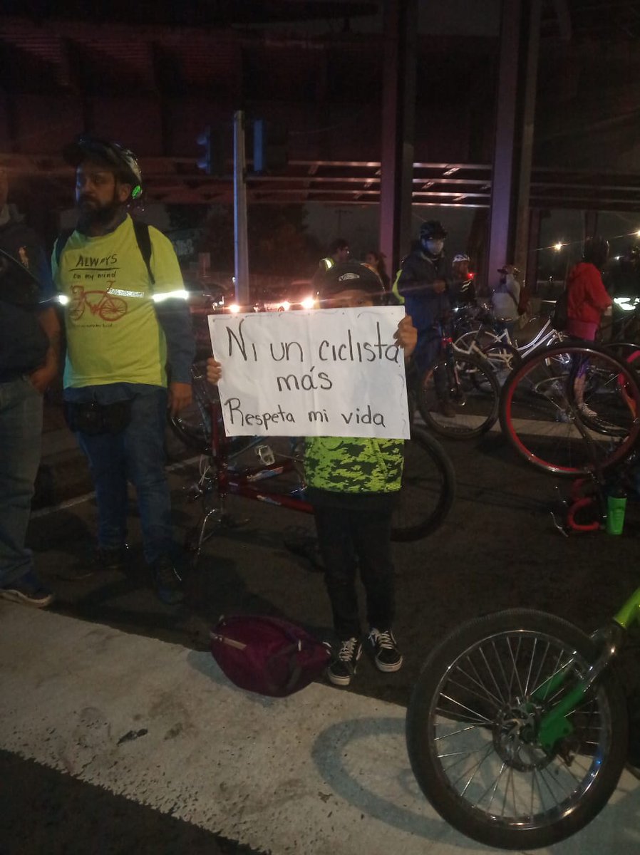 Debido al aumento desenfrenado de muertes viales, hoy nos pronunciamos en contra de la impunidad y omisión de las autoridades en este caso de <a href="/A_VCarranza/">Alcaldía Venustiano Carranza</a> <a href="/evelyn_parraA/">EVELYN PARRA</a> <a href="/IztacalcoAl/">Alcaldía Iztacalco</a> 
#niunabiciblancamas 
#nomasmuertesviales