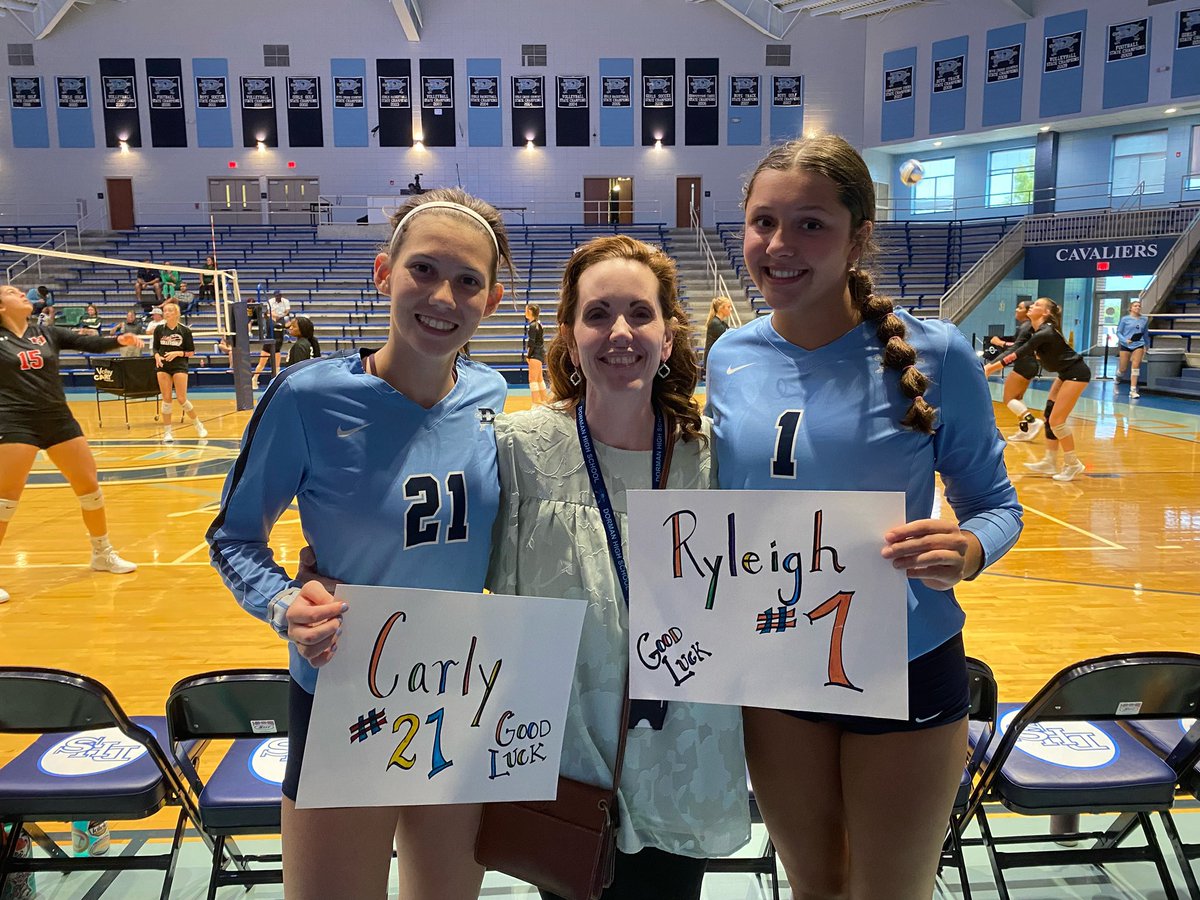 My teachers are the best! Thank you Mrs. Revan for coming to watch our Volleyball match tonight! ⚔️🏐#GoodBetterBest <a href="/DormanVB/">🏐DormanVB🏐</a> <a href="/DormanAthletics/">Dorman Athletics</a> <a href="/DormanRadio/">Dorman Radio</a> <a href="/SpartDistrict6/">Spartanburg School District Six</a>