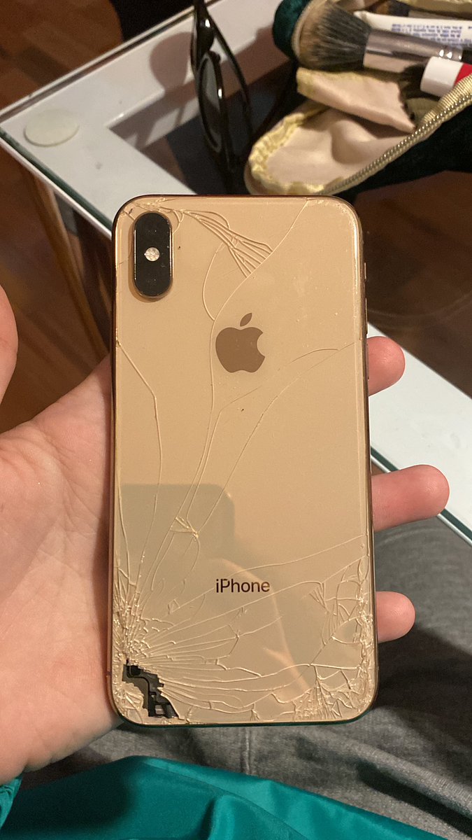 así te voy a dejar el celular si te encuentro mensajes con otra
