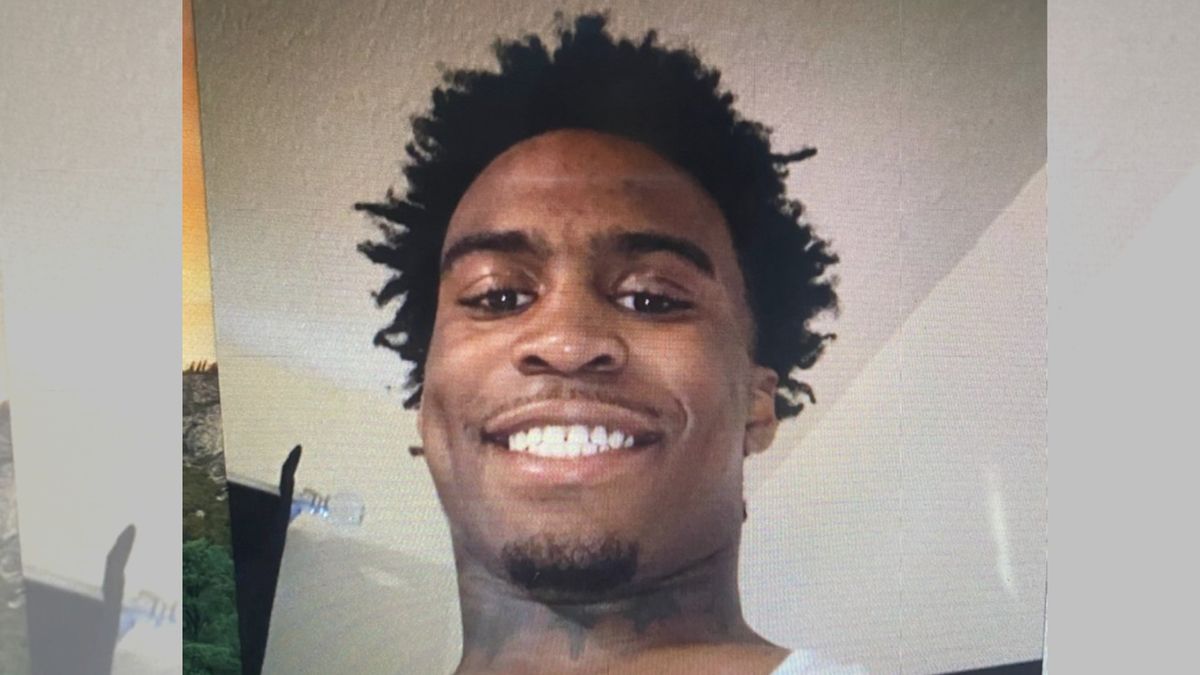 FOX13Memphis's tweet photo. BREAKING 🚨 Ezekiel Kelly, 19, who was wanted for a shooting spree in Memphis is in custody after crashing a stolen car in Whitehaven, law enforcement says. https://t.co/3OKscsoXpK https://t.co/VHzOIP1YSU