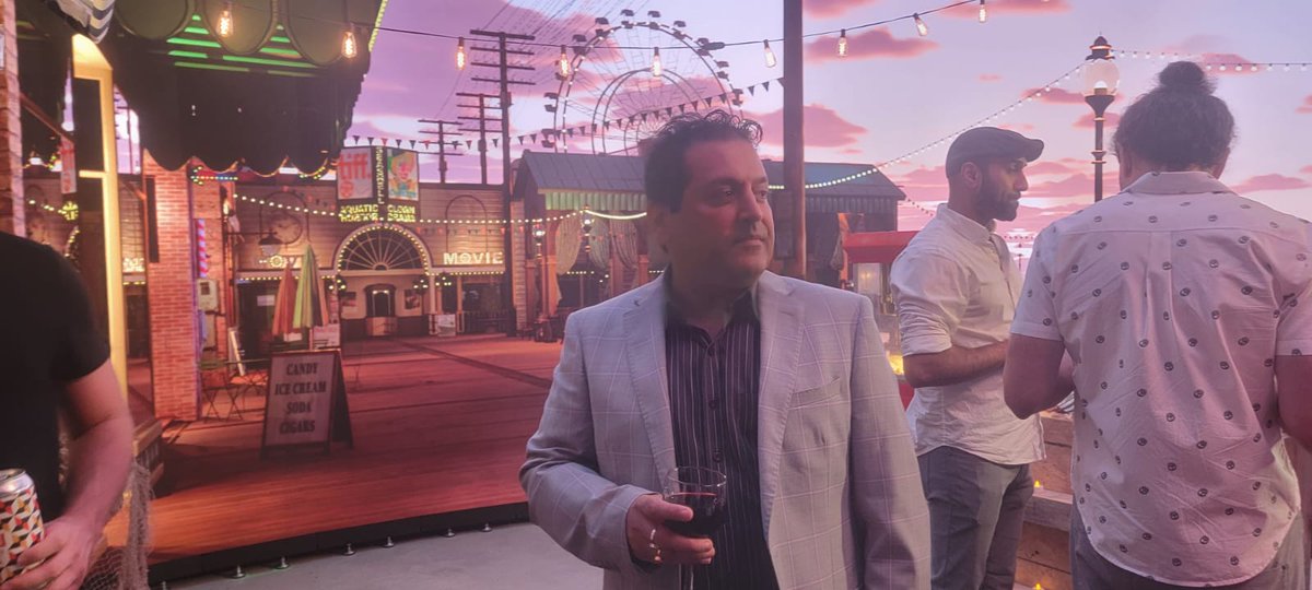 rogernair's tweet photo. Attended #VirtualProductionHouse today- a new addition to innovation in film in #ontario. Vinit  got digs with #KalaLtd . Filmed with #arri35 -with the grain and all with one step in and one out from the set. https://t.co/Drzk0ZDOUZ