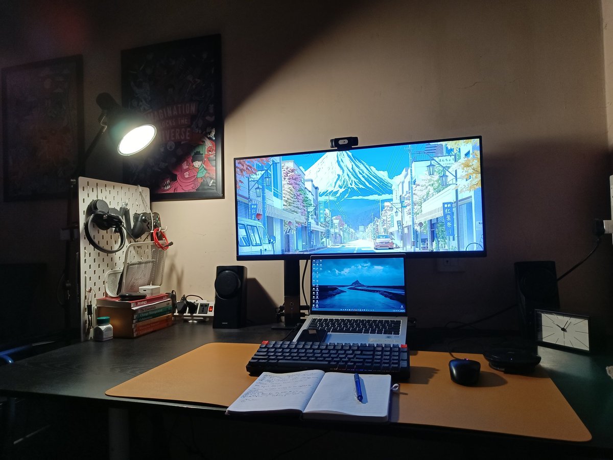 santosh_pati's tweet photo. This is where the daily grind happens.
Can't post work related stuff on social media so some nice wallpapers for reference.
#workffomhome #consultinglife https://t.co/dW1Pen2jQX