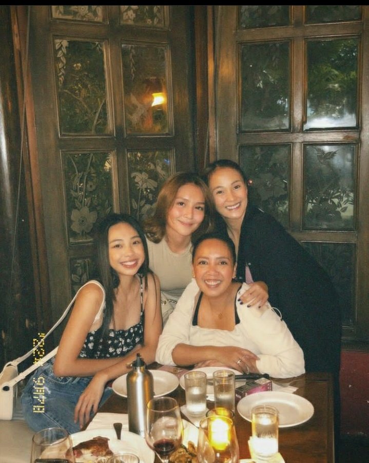 only4marydale's tweet photo. pero grabe ang Kathryn Bernardo andami niyang circle of friends. Masaya ako na kasali si Maymay dun. 🥺 At sa wakas nagkita kita ulit sila. Ughhh Team HLG. 

#MaymayEntrata https://t.co/tKSUr56vtI