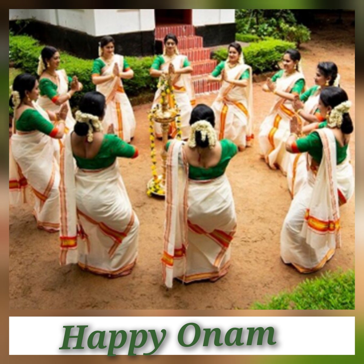 Onam Greetings and best wishes to all my Friends and Family from Kerela!
Kaikottikali is a popular dance form  Kerala, mainly performed by women during the Onam festival.